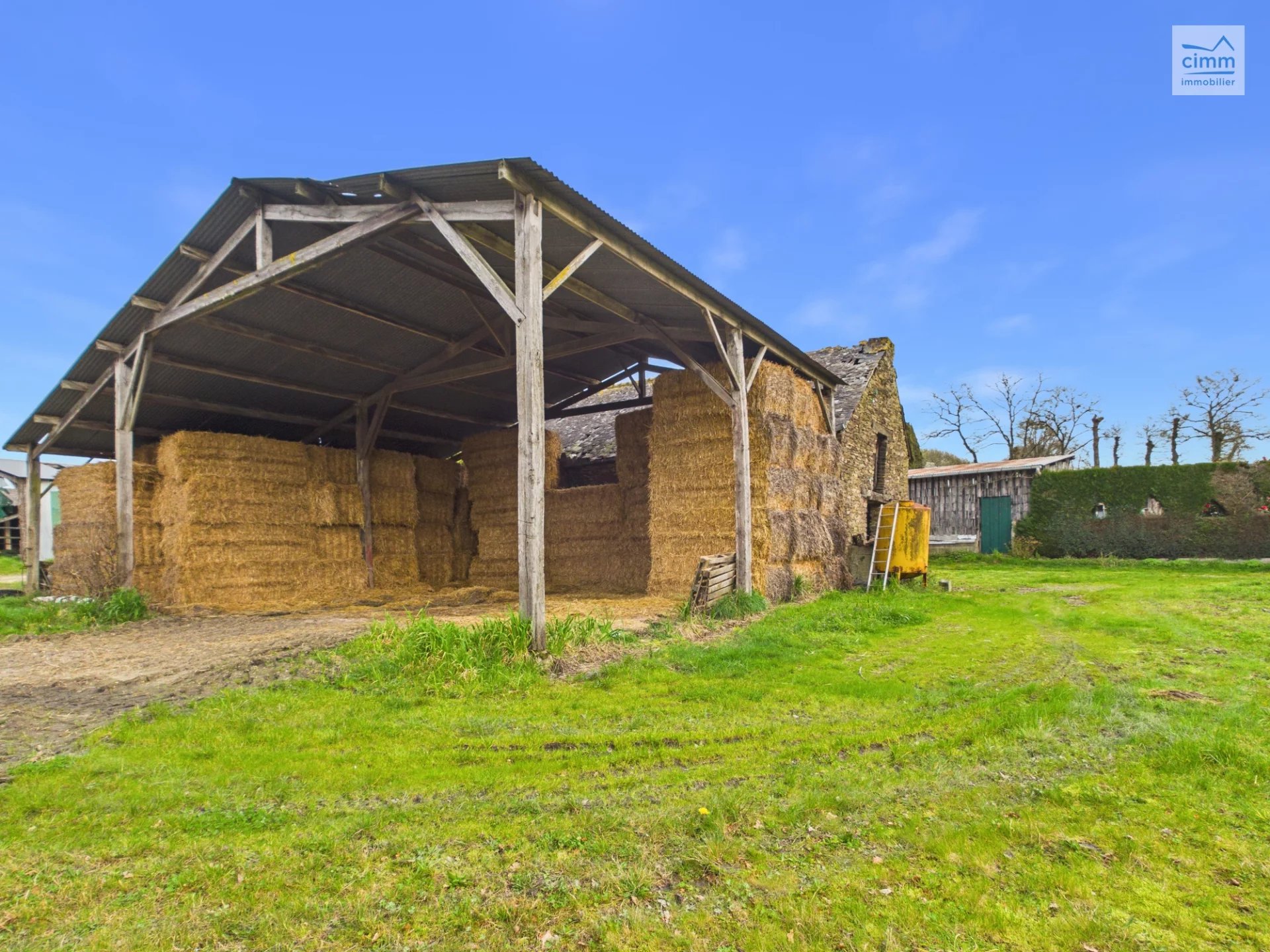 Corps de ferme à rénover sur un terrain de 814 m² - Photo 3