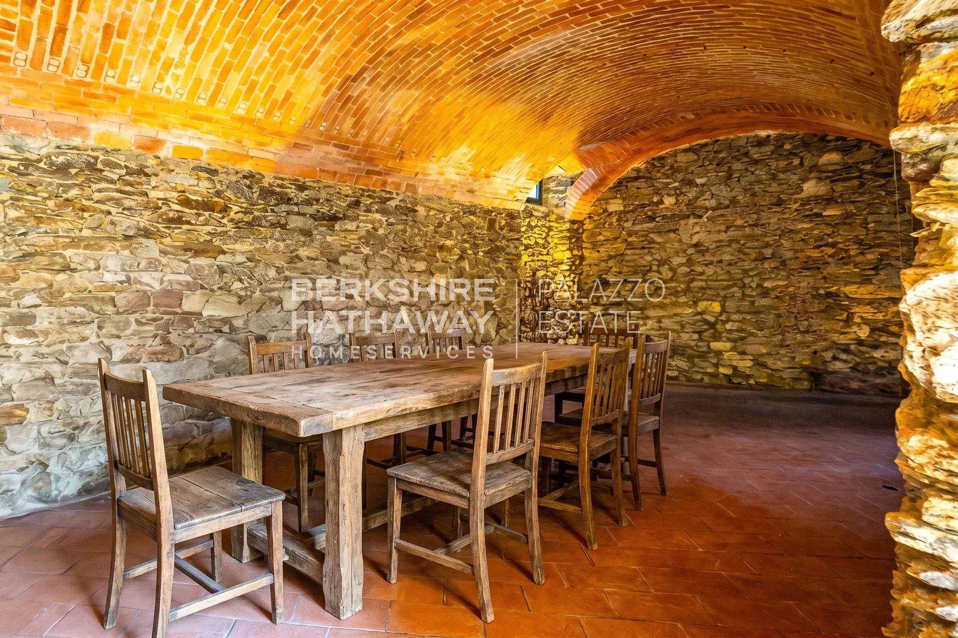 Historic Panoramic Villa with Botanical Park and Lake View