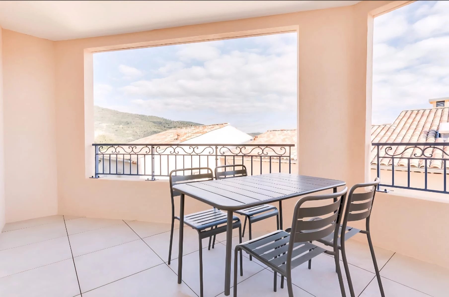 Apartment in Grimaud - Image 2
