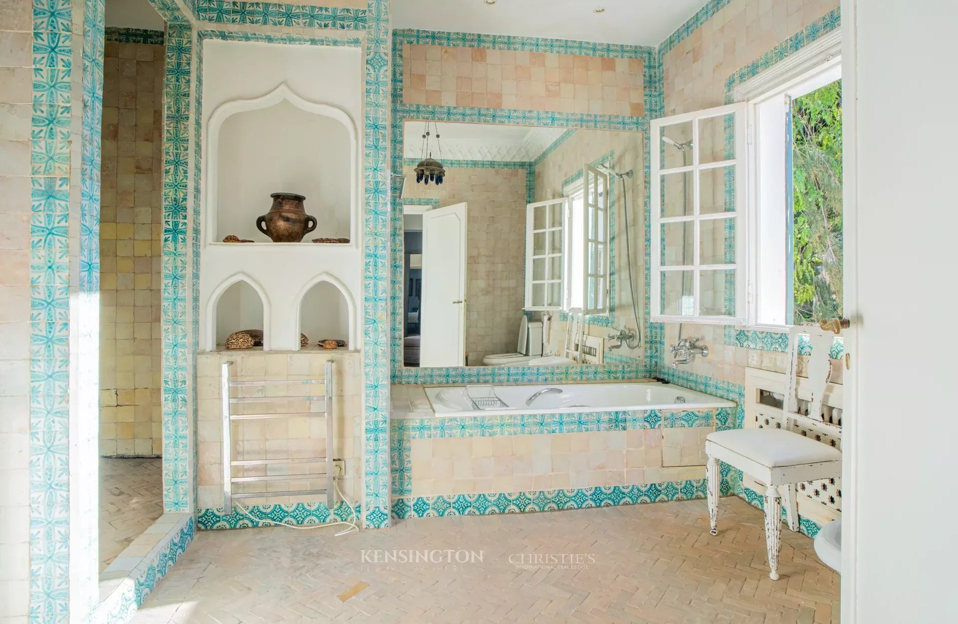6 Bedroom Villa/Townhouse's Image 30