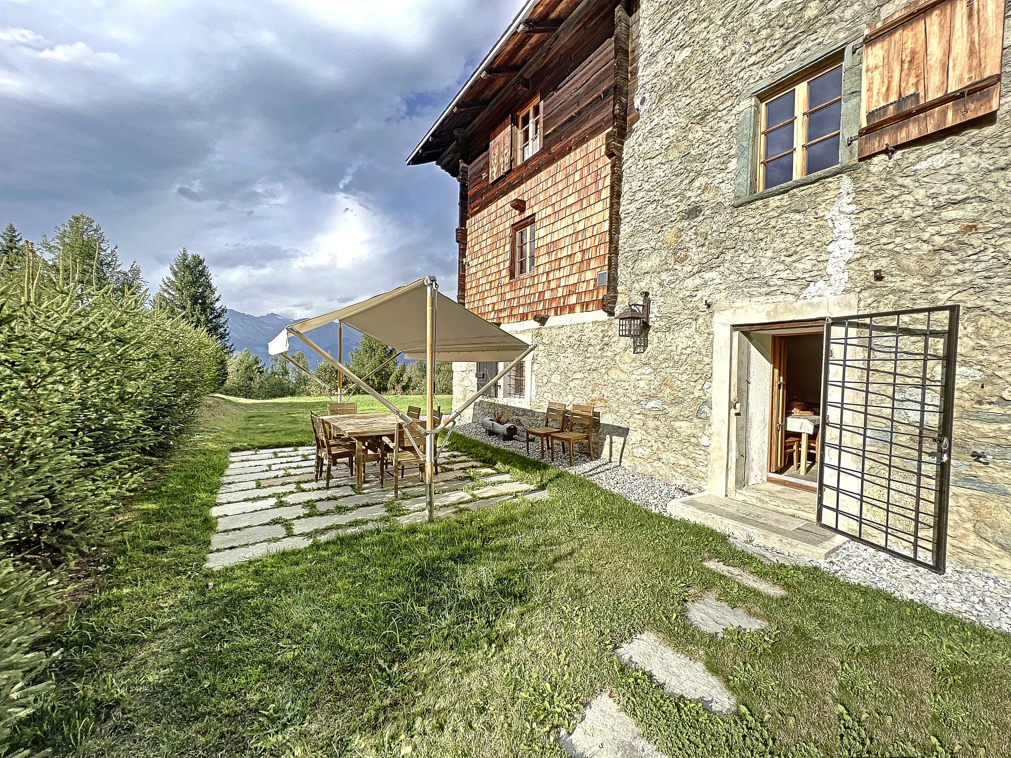 Domaine exceptionnel et exclusif entièrement rénové au coeur des Alpes Valaisannes