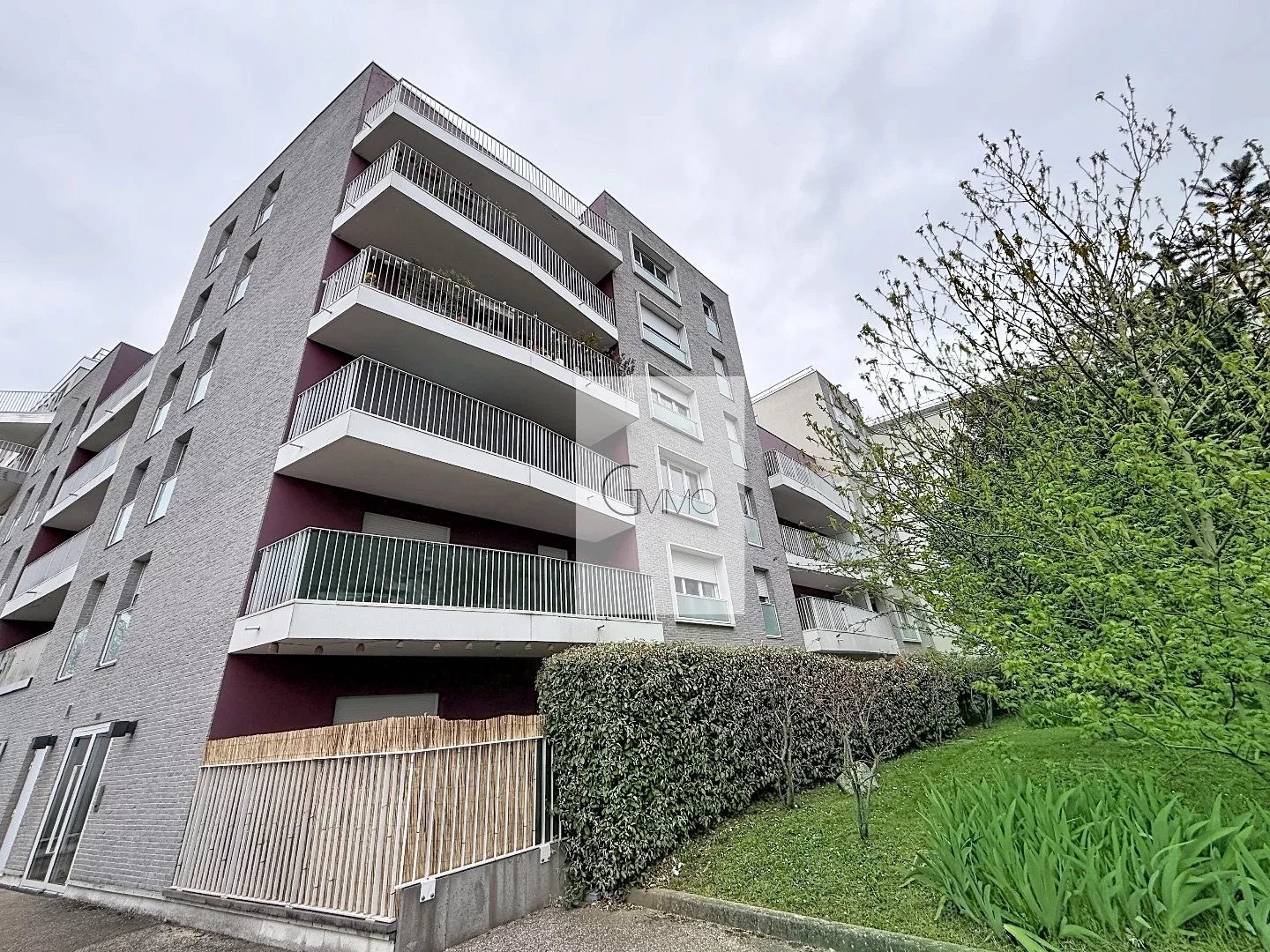 T3 lumineux avec double balcon et parking – L’Haÿ-les-Roses