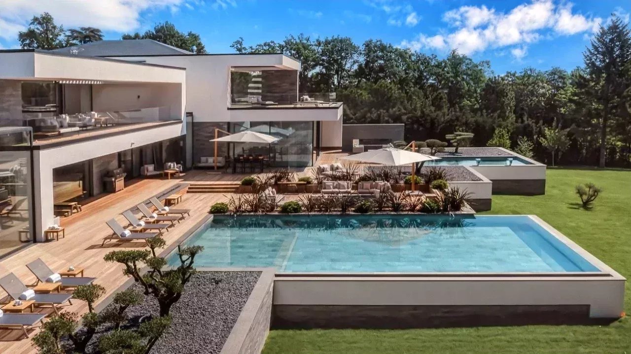 Grande Villa – Retraite contemporaine ultra-privée aux portes de Genève — photo 1