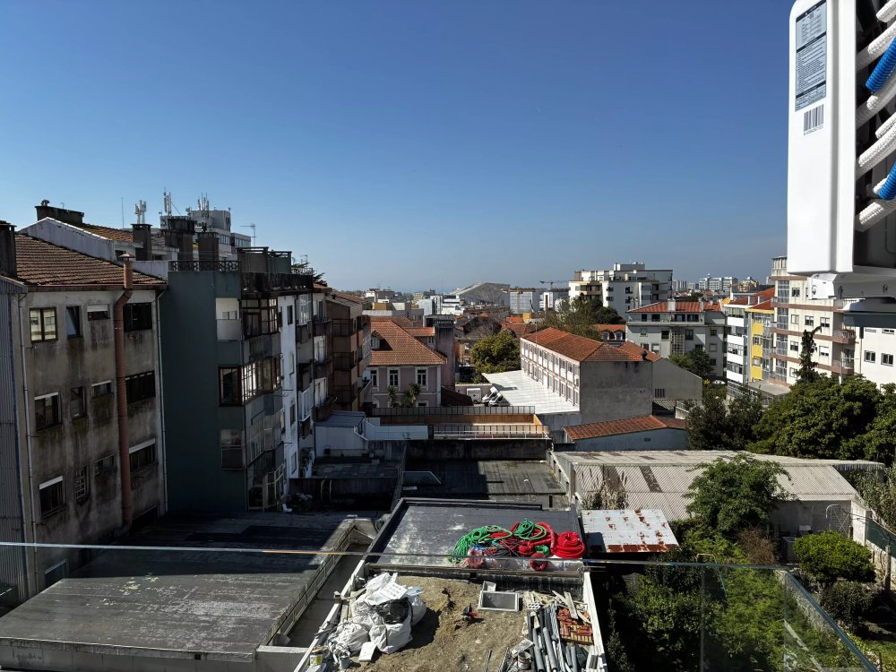 Apartamento T2+1 com mezzanine, varandas e garagem na Boavista – Porto