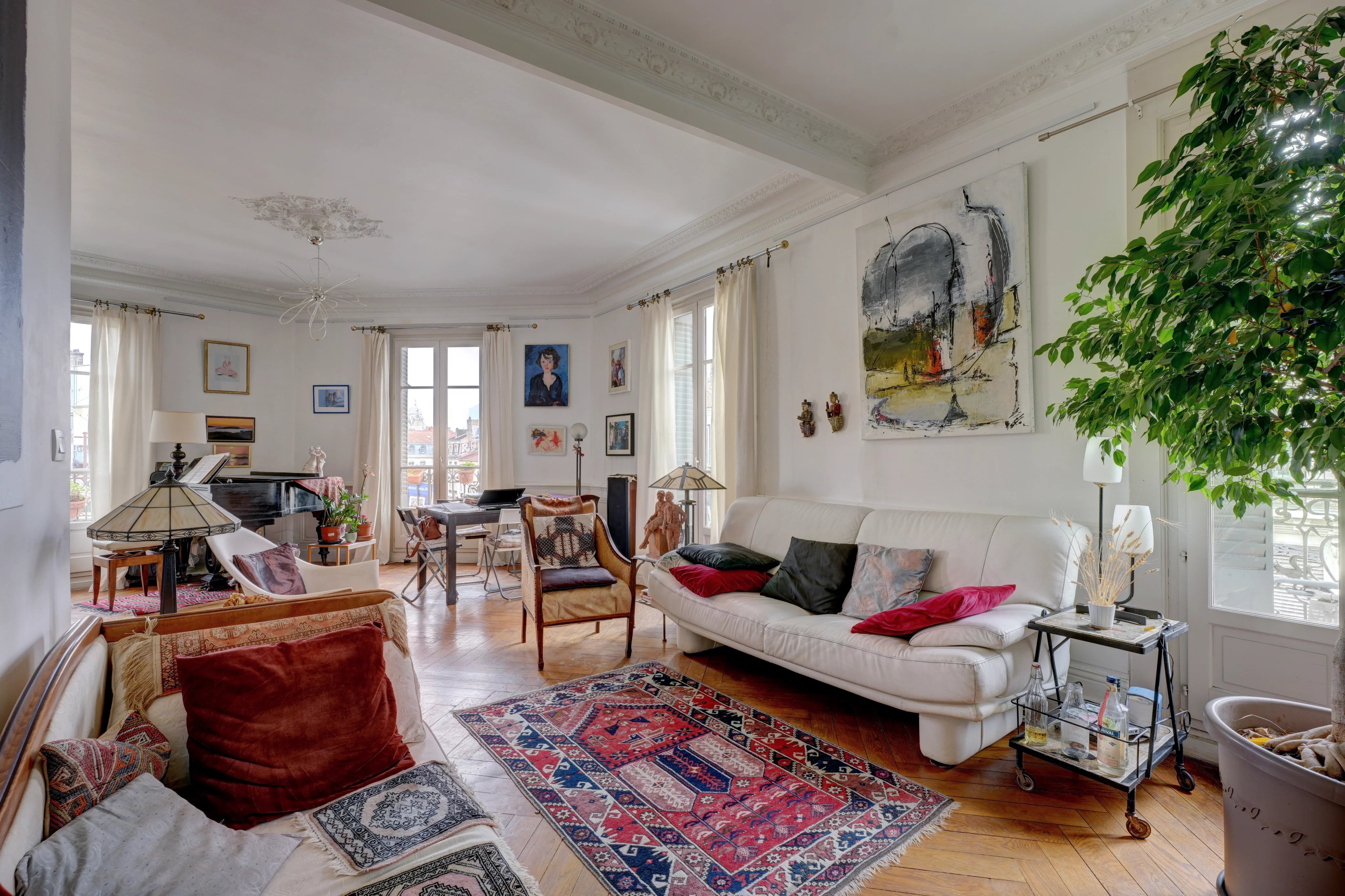 Lyon 1er  Bel appartement T5 lumineux avec balcon filant et vues dégagées — photo 4