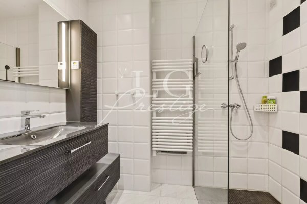 Elegant 2-Bedroom Luxury Apartment for Sale in Mandelieu, France — photo 7