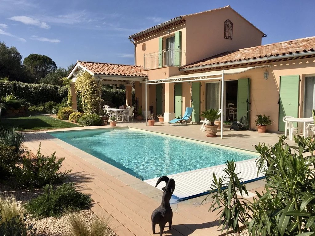 Villa with Pool and Garage