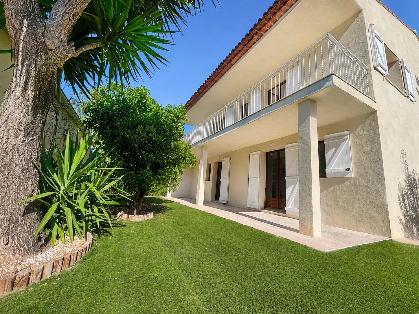 LE CANNET/ MAISON / T6 / BUANDERIE / DRESSING /JARDIN / BALCON / TERRASSE /PARKING / CAVE /