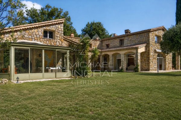 A charming, fully renovated estate in the heart of the countryside — photo 3