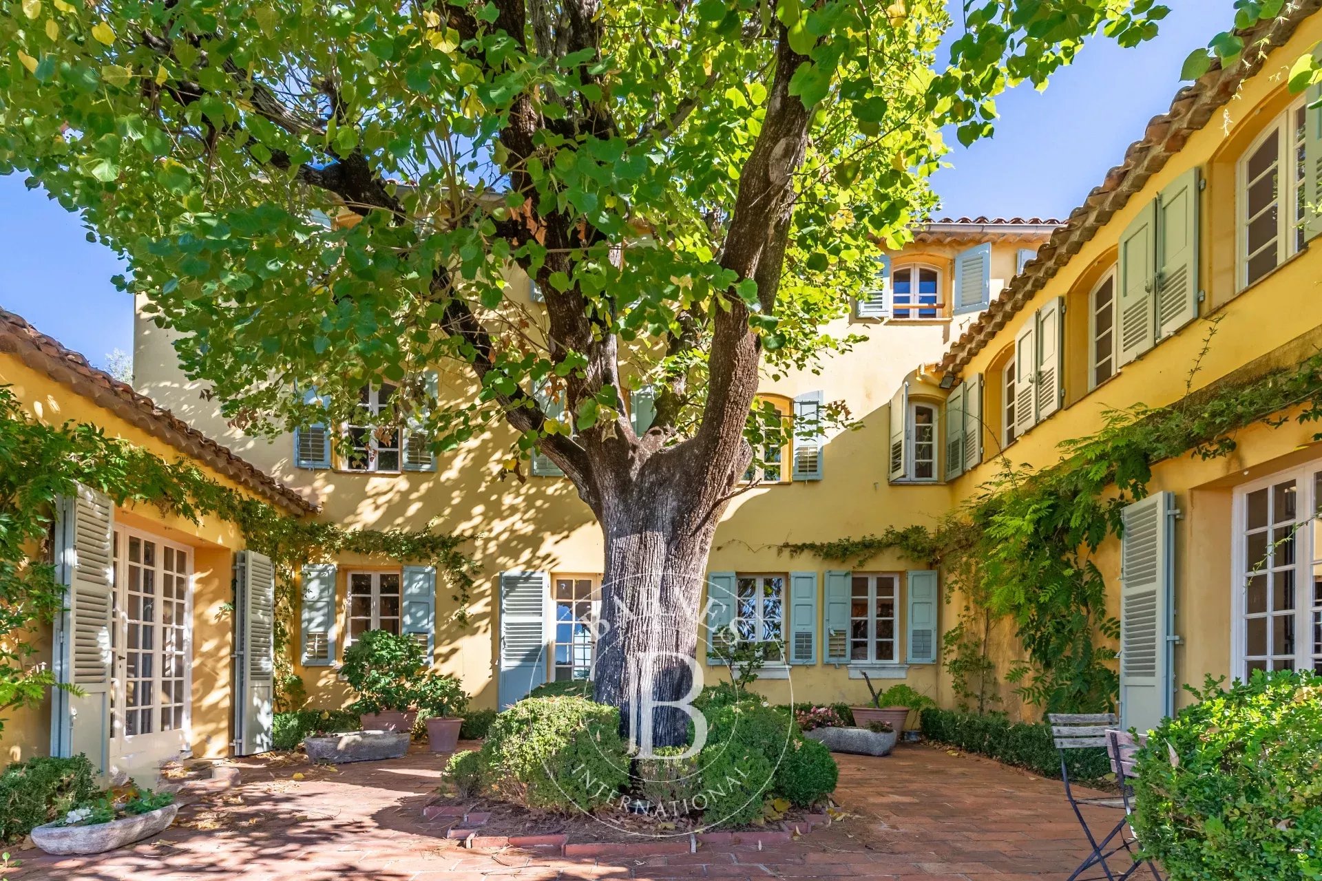 Grasse-   Delightful XVIII C  charming  farmhouse with countryside views