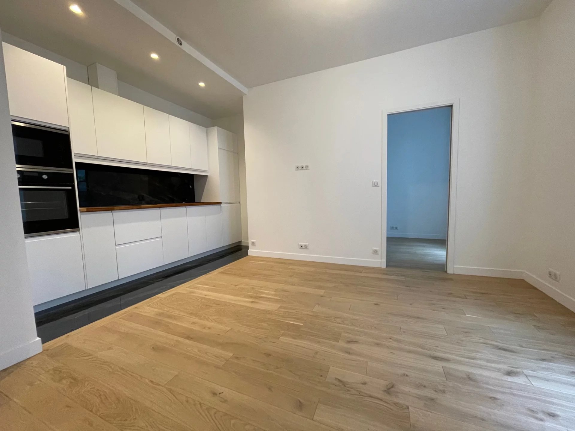 A deux pas du marché des Batignolles ! refait à neuf !