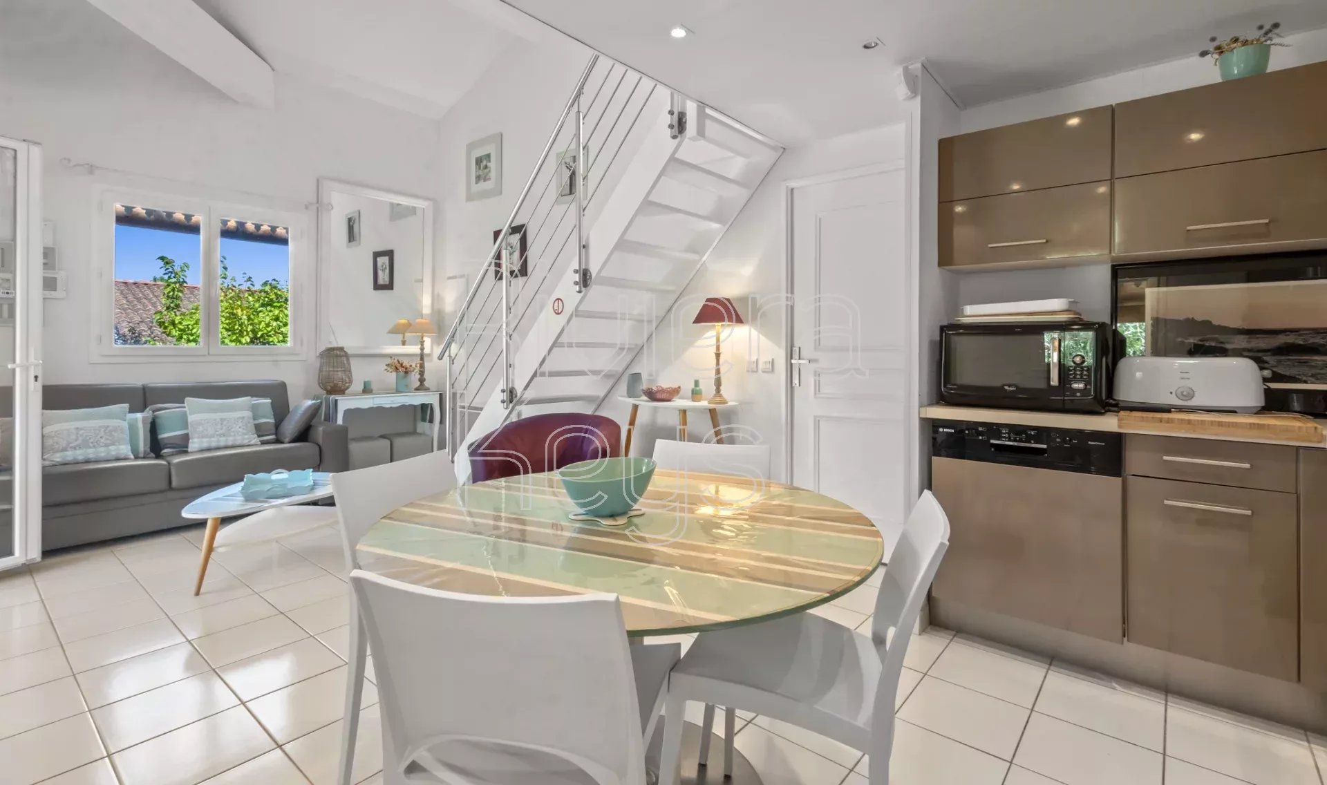 ROQUEBRUNE-SUR-ARGENS : Maison 3 pièces avec jardin, piscine et golf à pied 