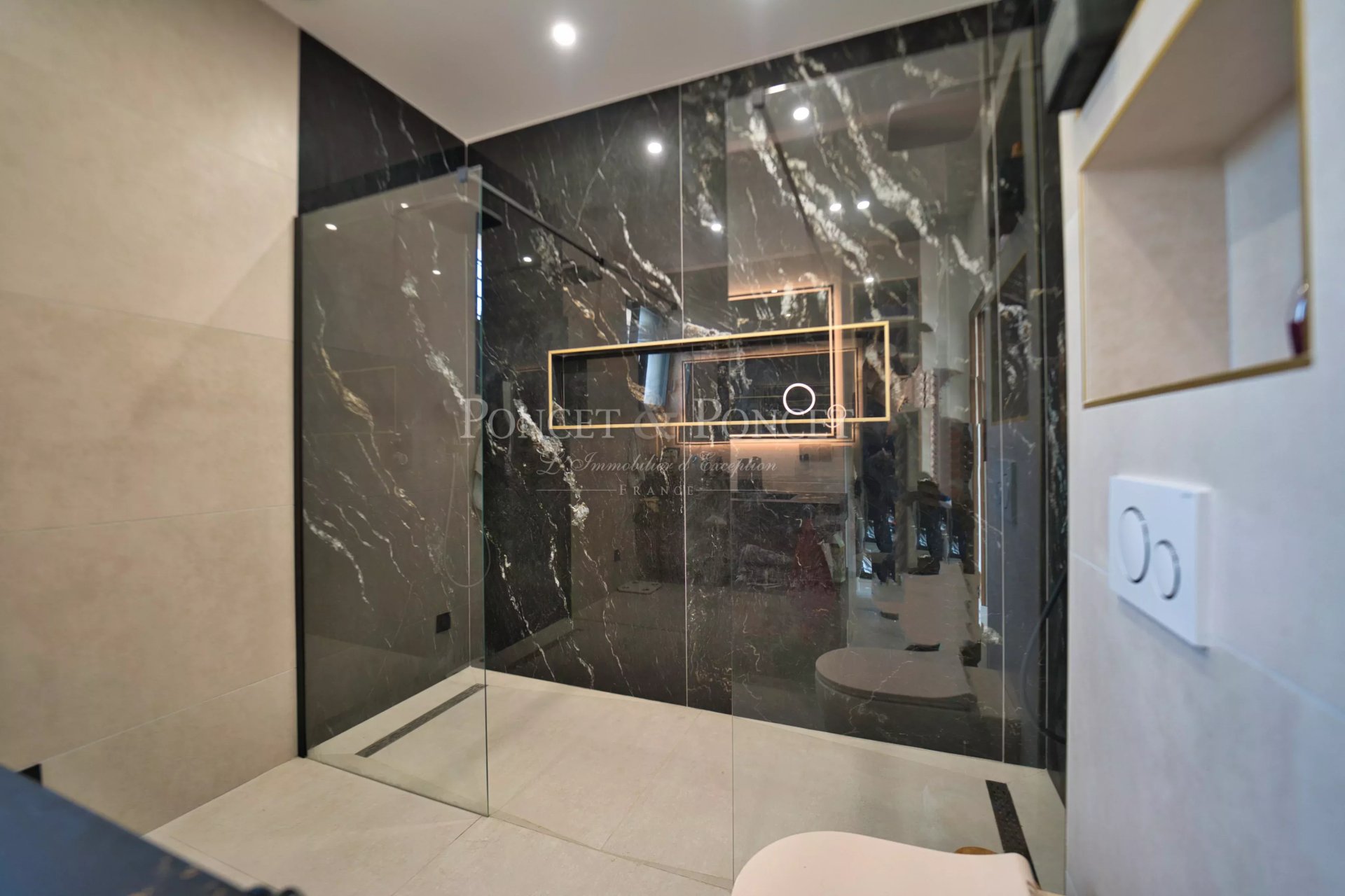 5 Bedroom Villa/Townhouse's Image 15