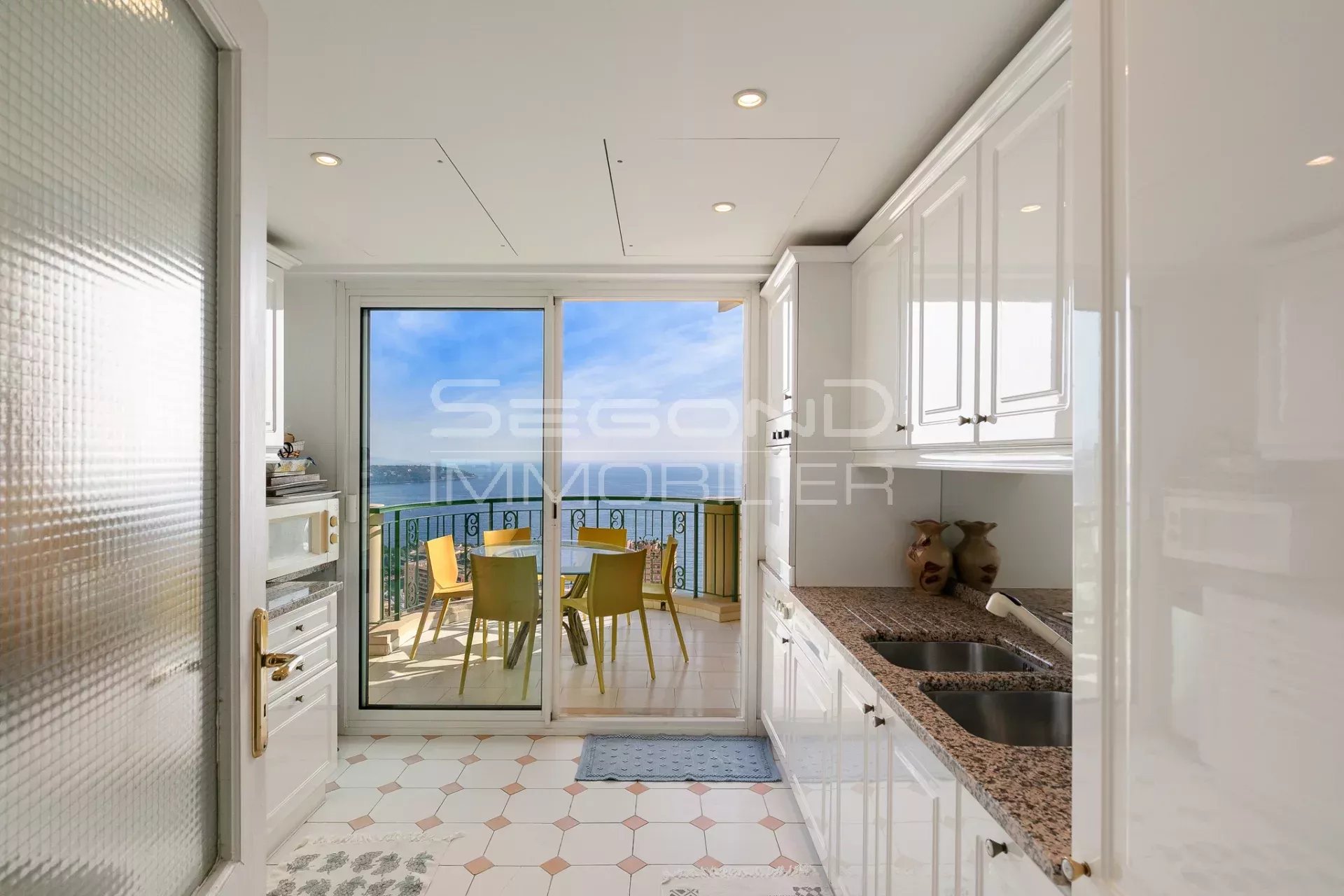 Penthouse unique aux abords de Monaco – Vue mer, calme et luxe