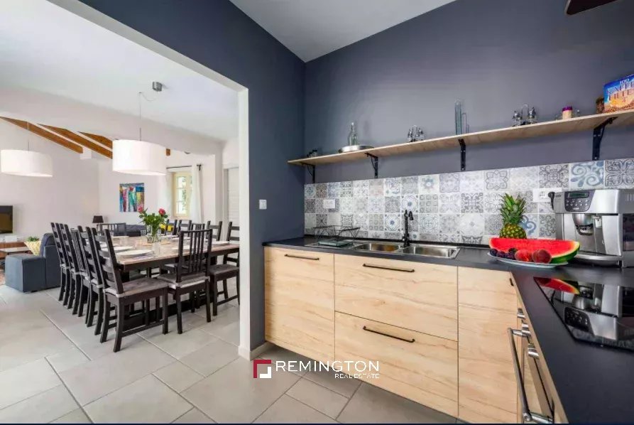 6 Bedroom Villa/Townhouse's Image 6