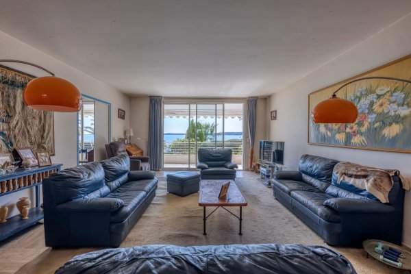 Cannes Gazagnaire - 1,500-square-foot apartment in a luxury residence overlooking the sea — photo 3