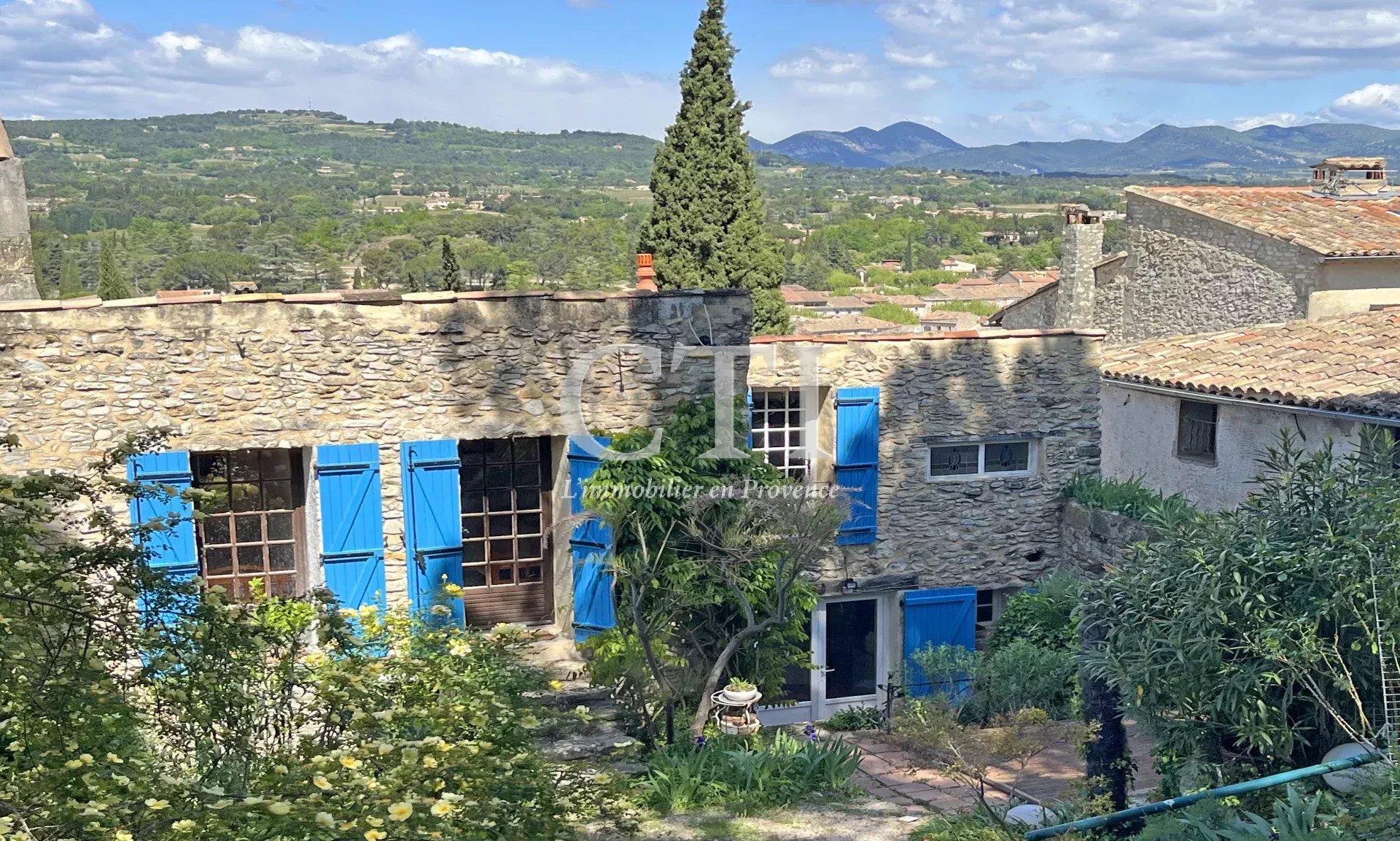 Farmhouse in the heart of the medieval city