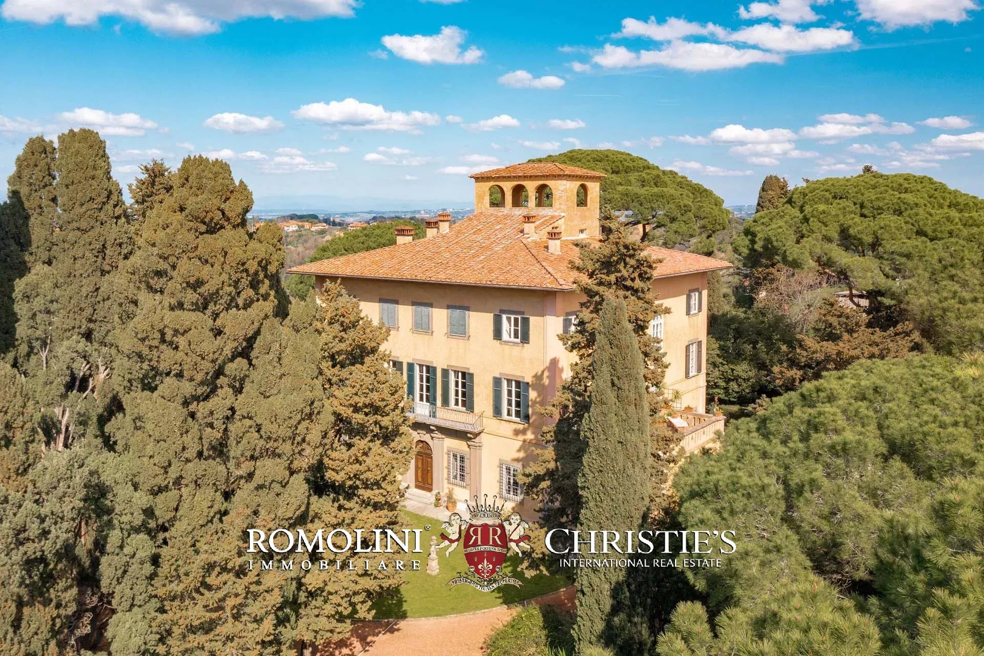 LUXURY PERIOD VILLA FOR SALE NEAR PISA, TUSCANY