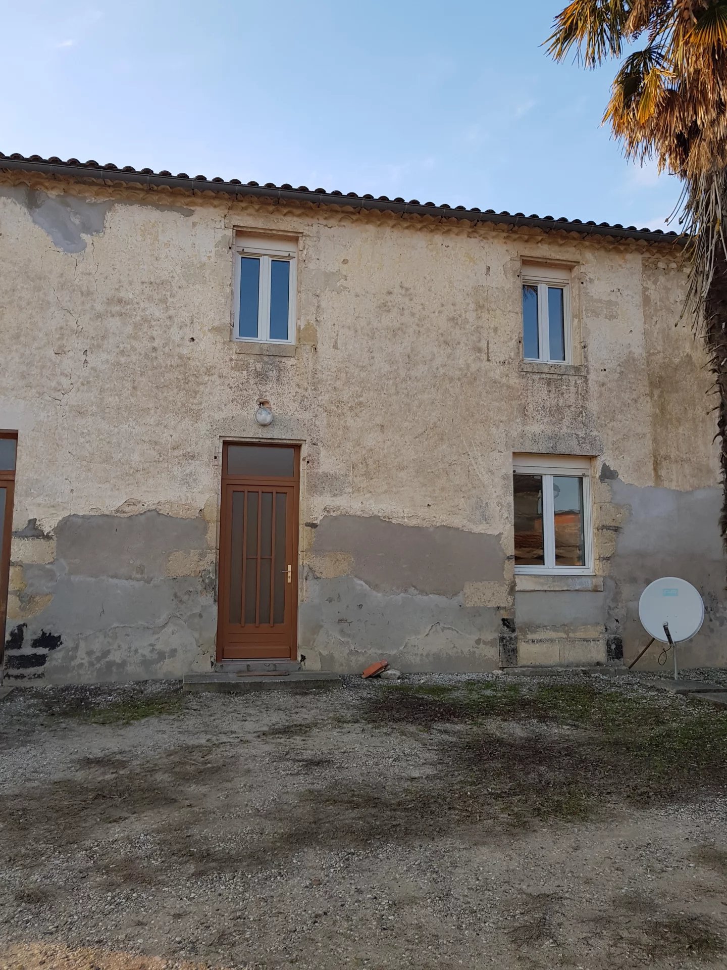 Maison Mitoyenne de type 3 de 80 m² env. avec petit devant de porte non clos