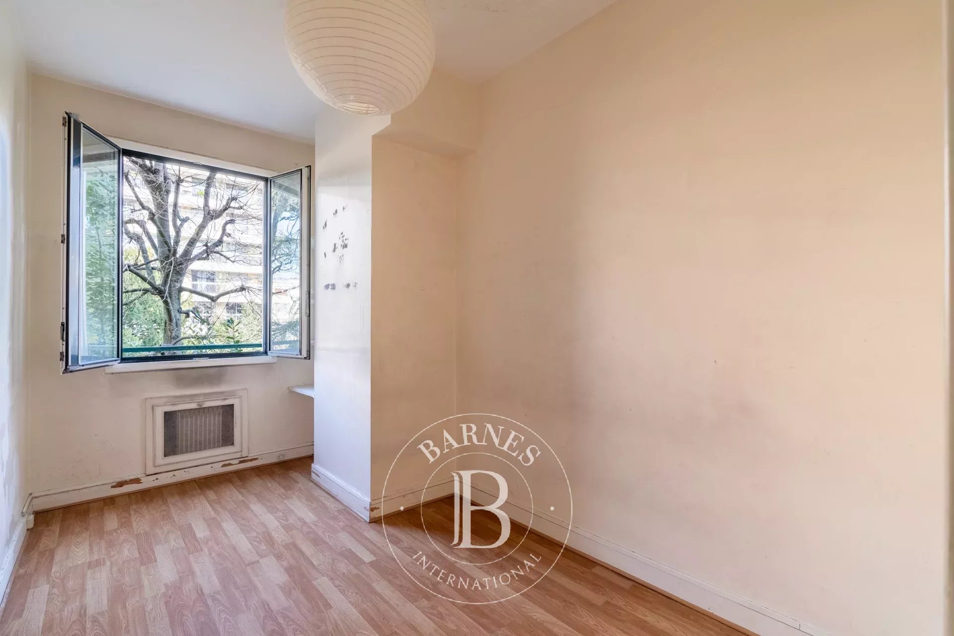 Exclusive listing - Neuilly-Golden Triangle - 3-bed apartment - Quiet and green surroundings - Balcony - picture 12