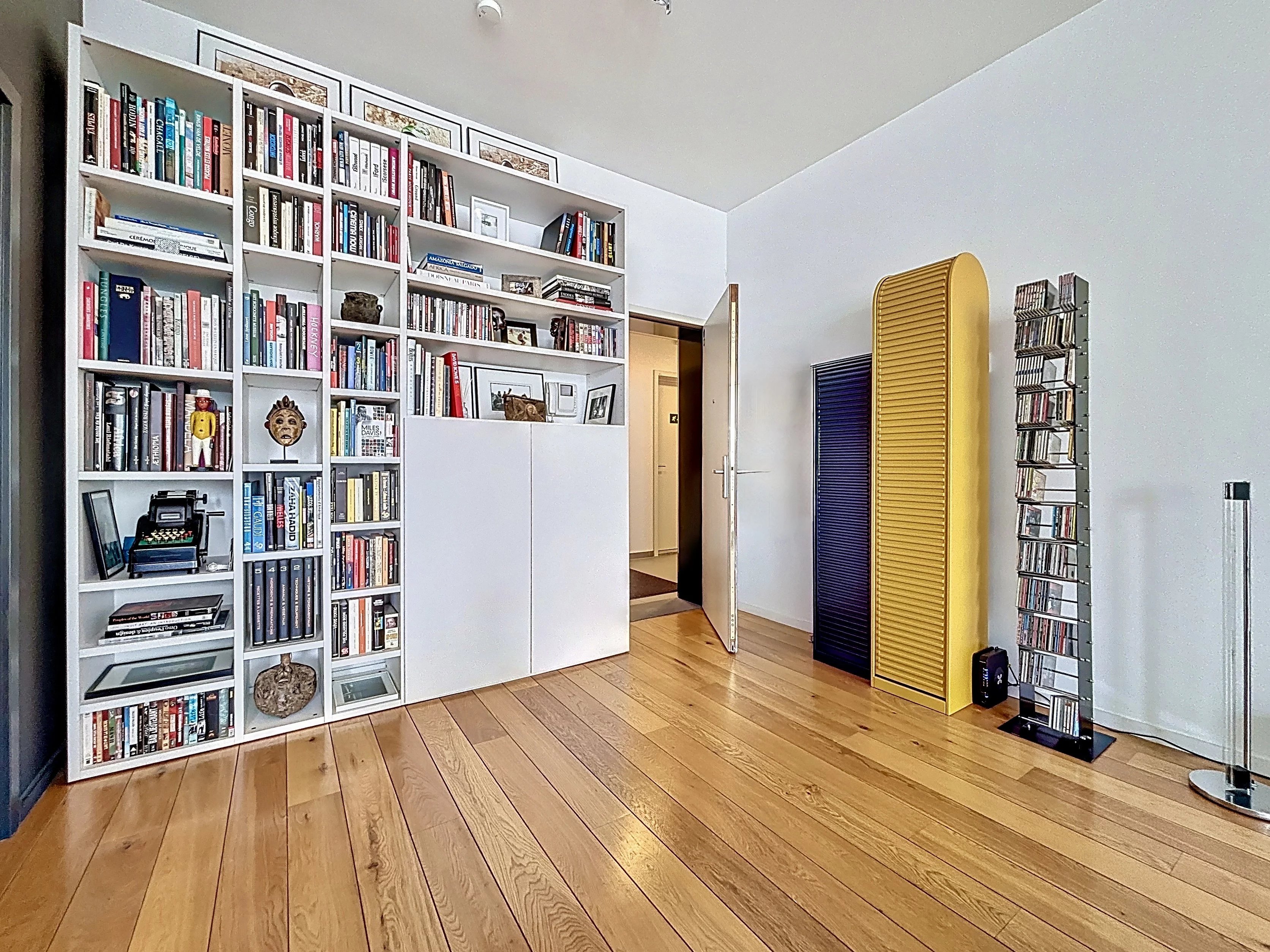 Brussel centrum – Groot gerenoveerd appartement – terras en hoge plafonds