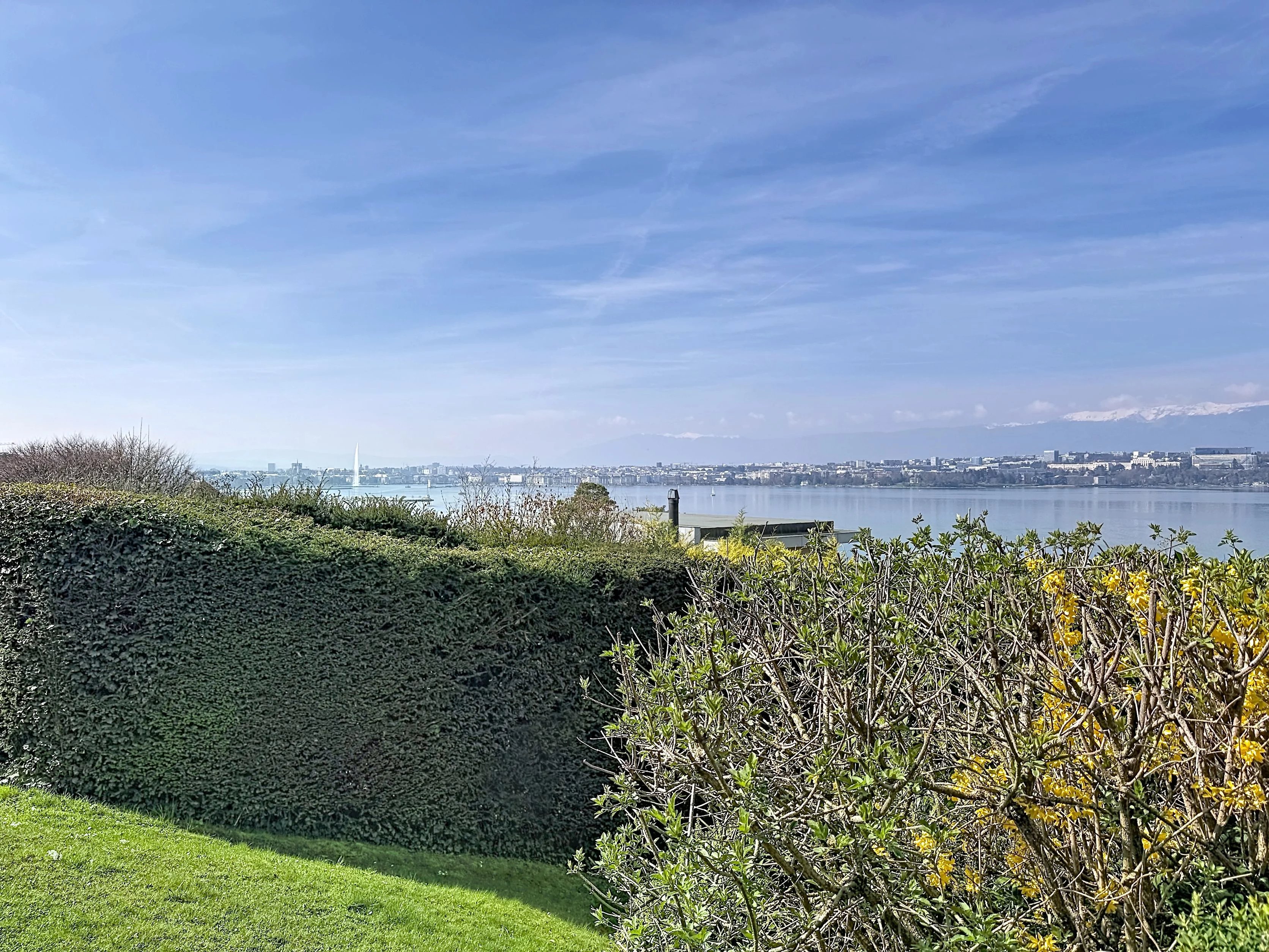 Exceptional Apartment with Panoramic Views – Cologny