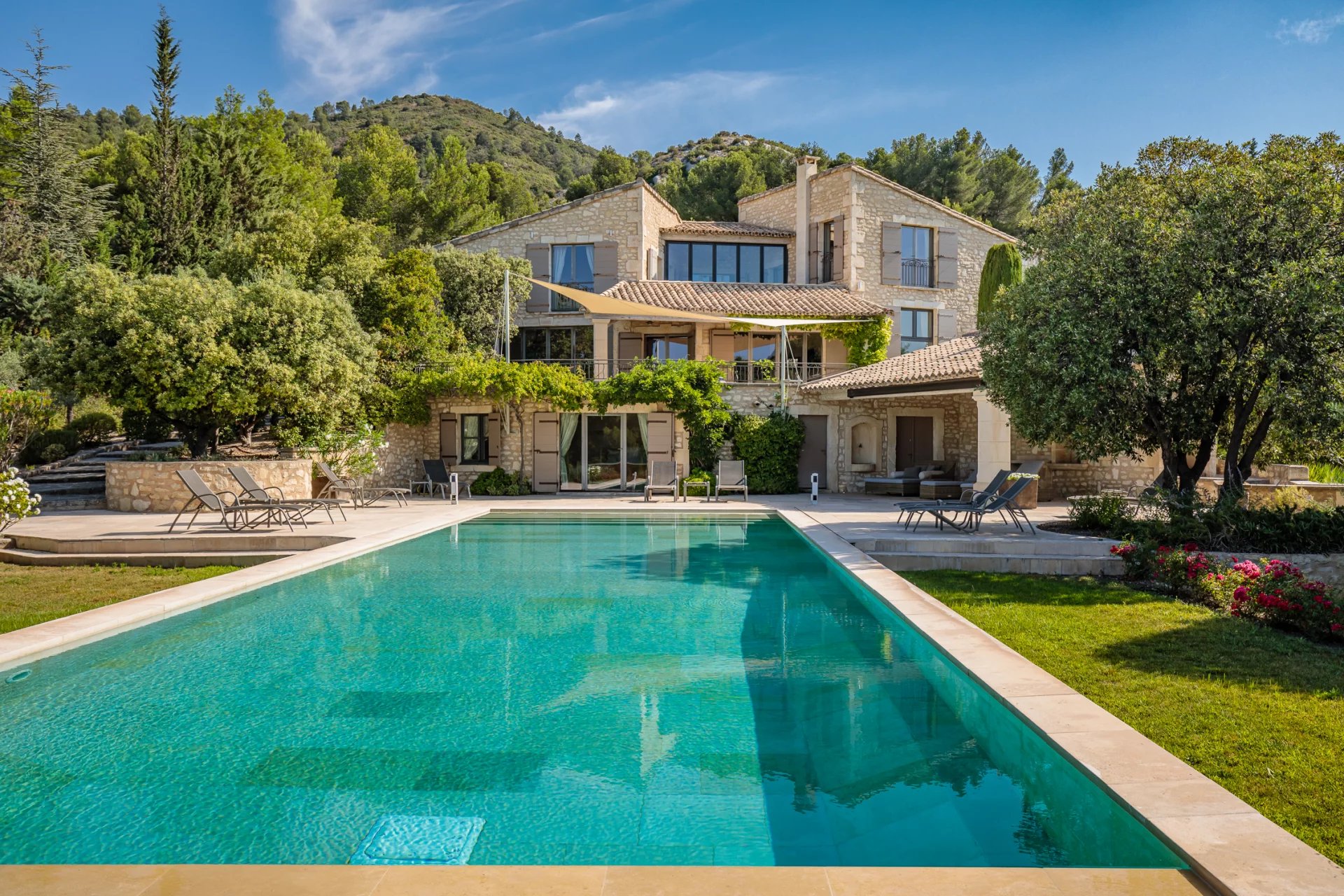 Exceptional property with panoramic views