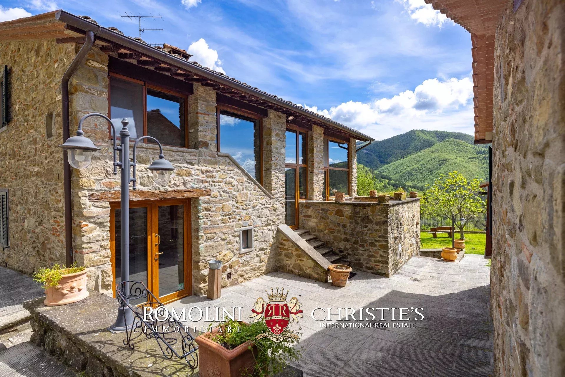 13 Bedroom Villa/Townhouse's Image 28