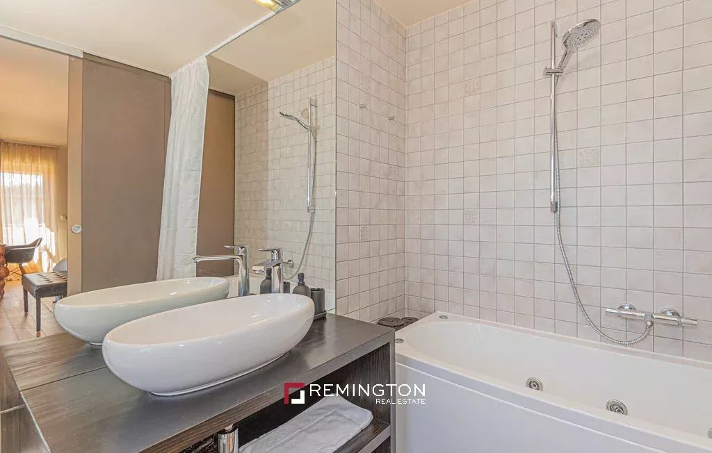 4 Bedroom Villa/Townhouse's Image 8