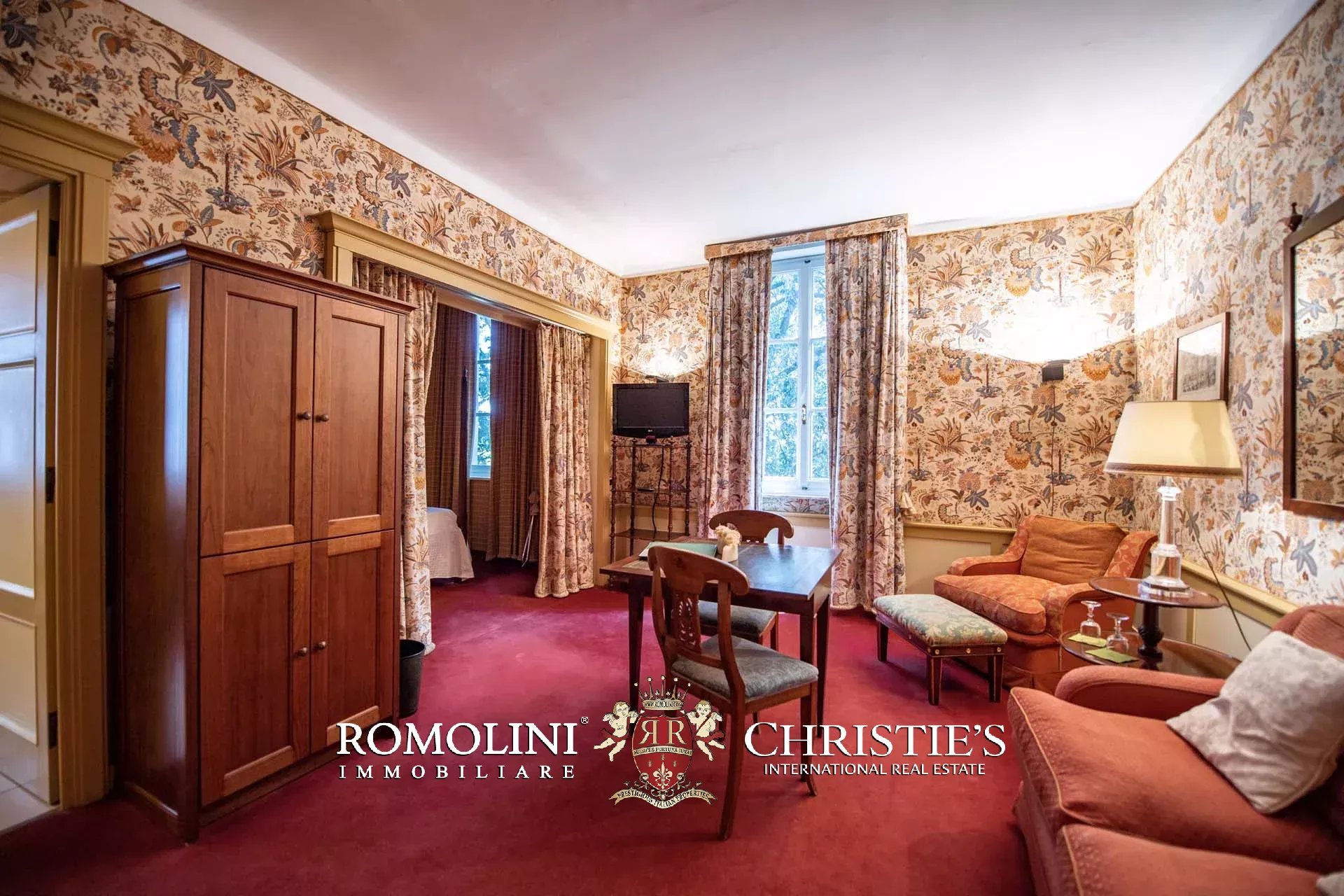10 Bedroom Villa/Townhouse's Image 21