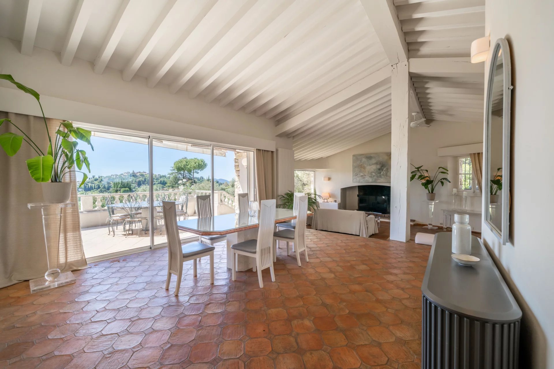 Vue Panoramique Village – Propriété De Charme avec Maison D’Invités Et Tennis - Photo 3