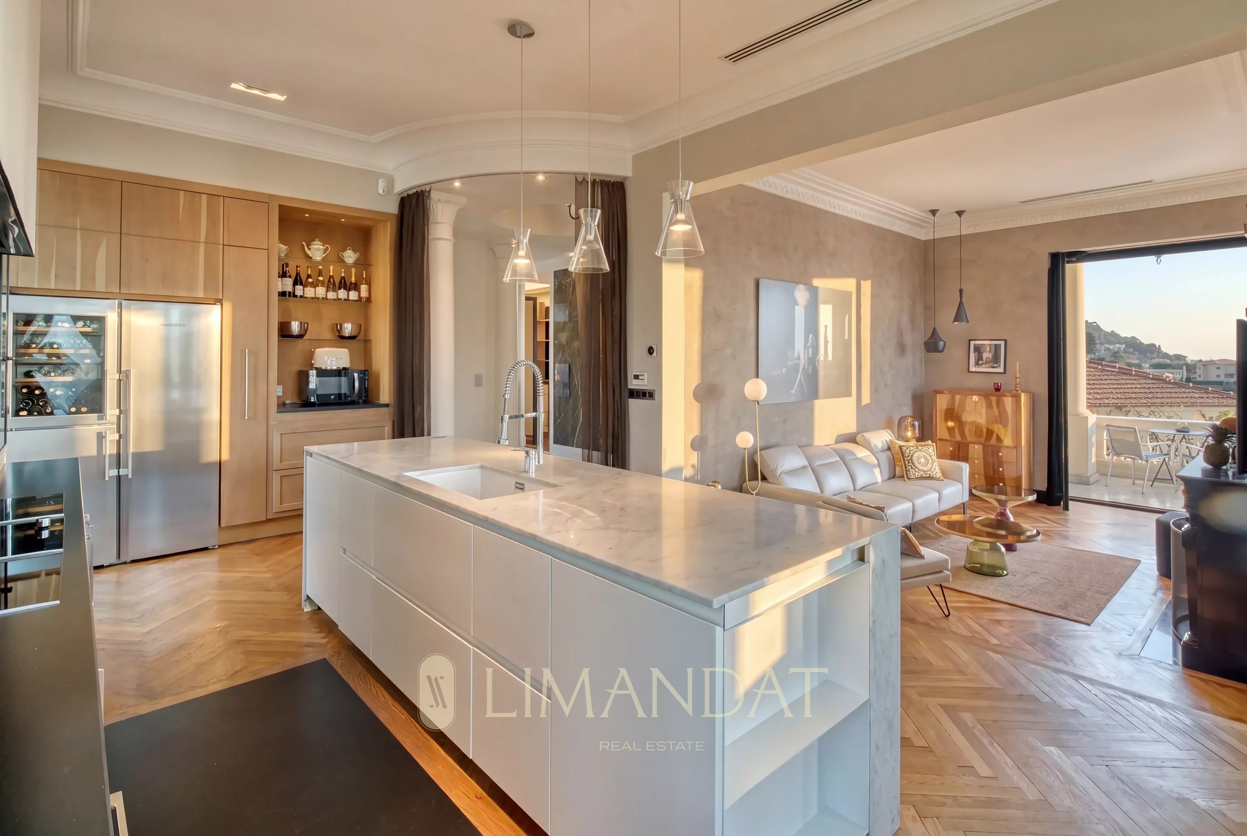 Location longue durée | Nice – Villa Belle Époque 5 suites, vue mer, piscine chauffée, jardin luxuriant