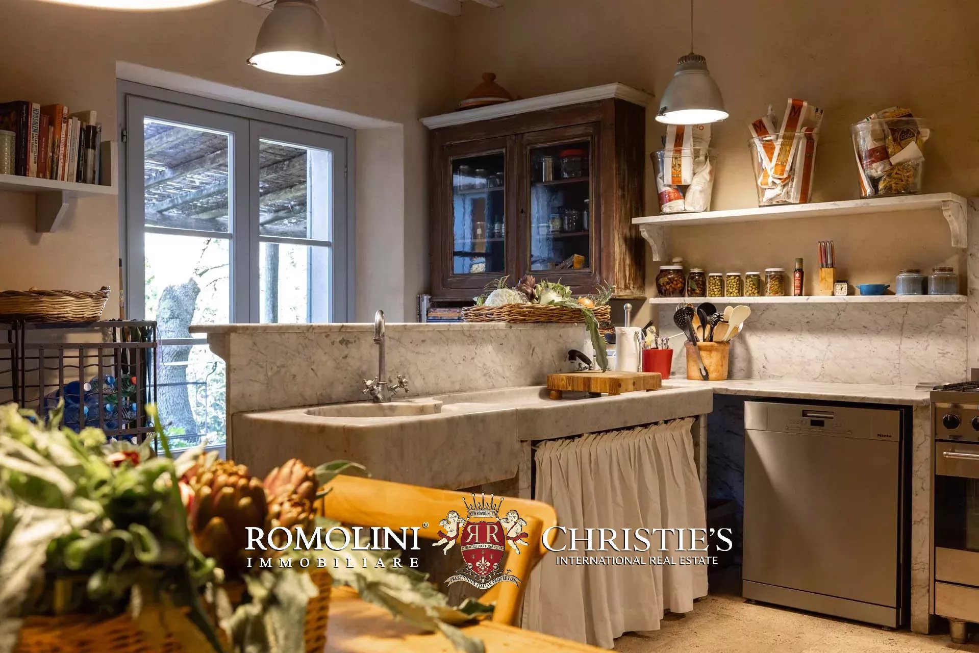 EQUESTRIAN SEA VIEW WINE ESTATE WITH VINEYARDS FOR SALE CLOSE TO BOLGHERI, TUSCANY
