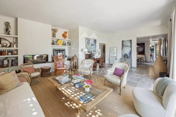 Charming Bastide in Châteauneuf-de-Grasse with Panoramic Sea Views — photo 5