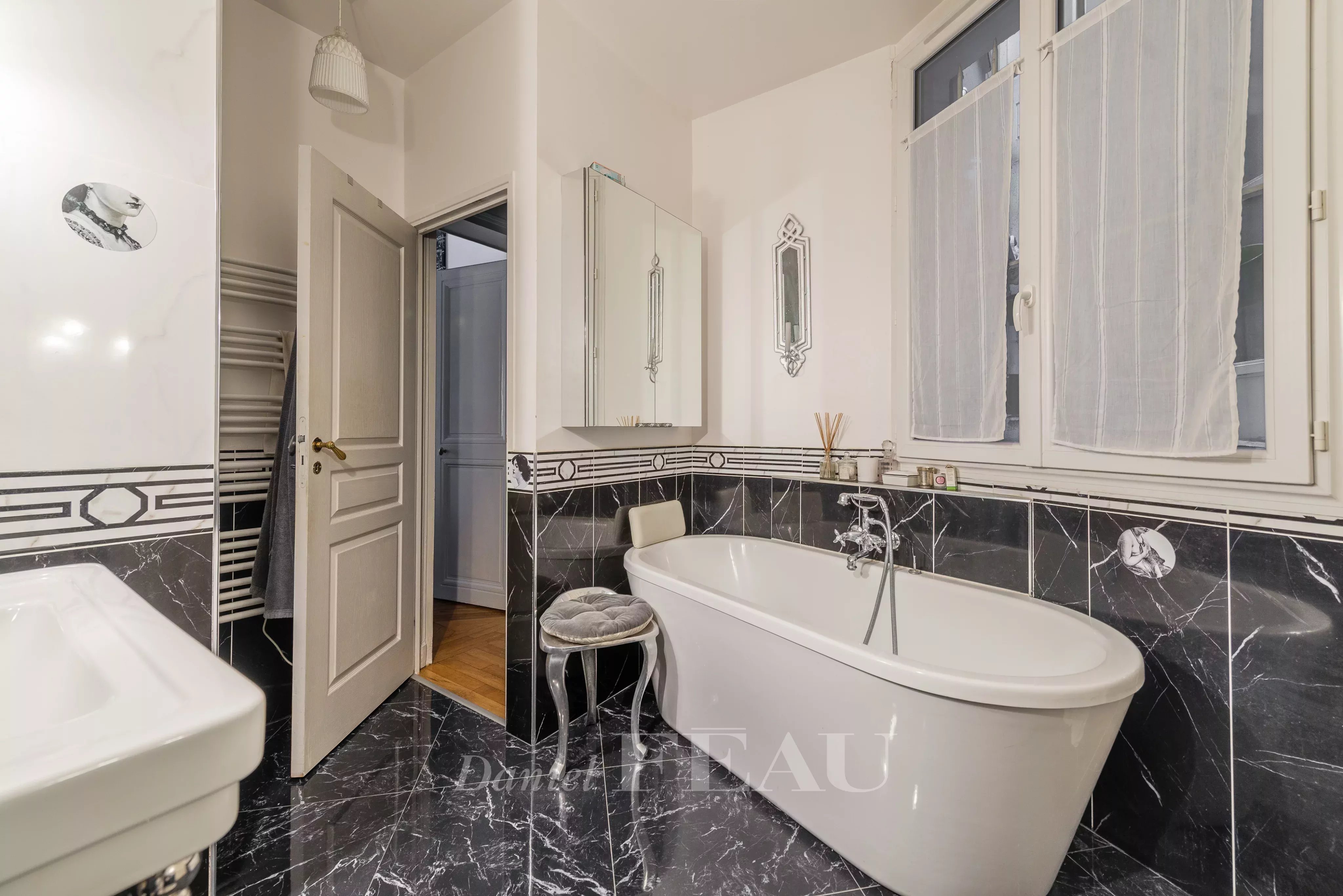 Salle de bains, douche, wc et buanderie