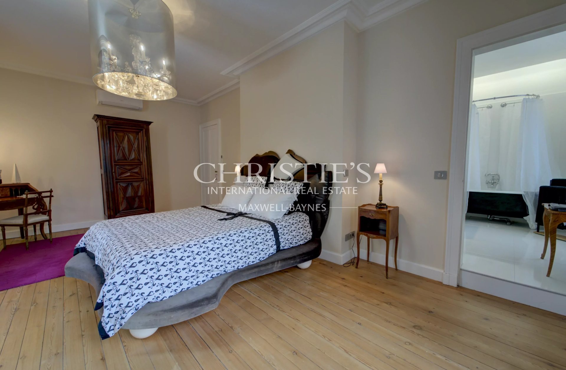 9 Bedroom Chateau's Image 17