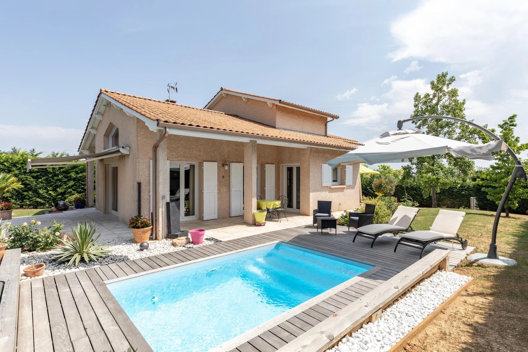 Villa d'architecte sur les hauteurs de Limas