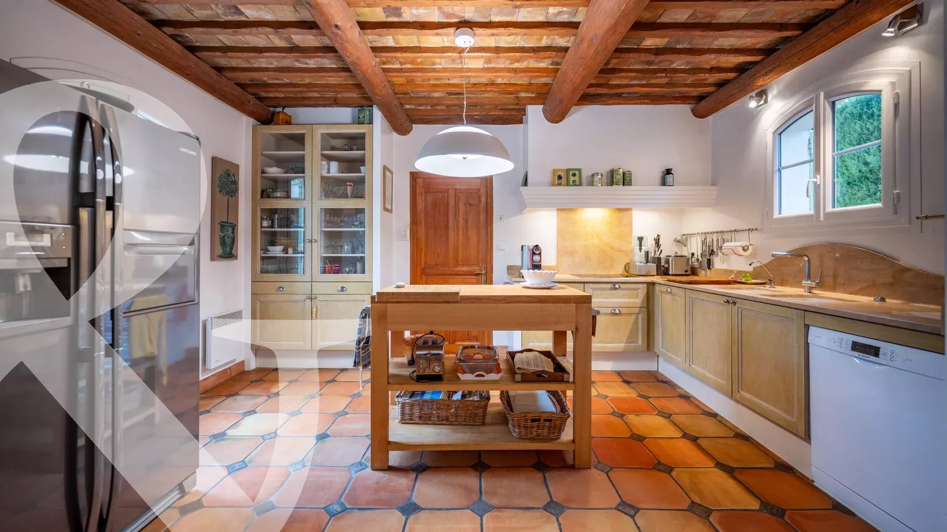 MAISON TYPIQUEMENT PROVENCALE