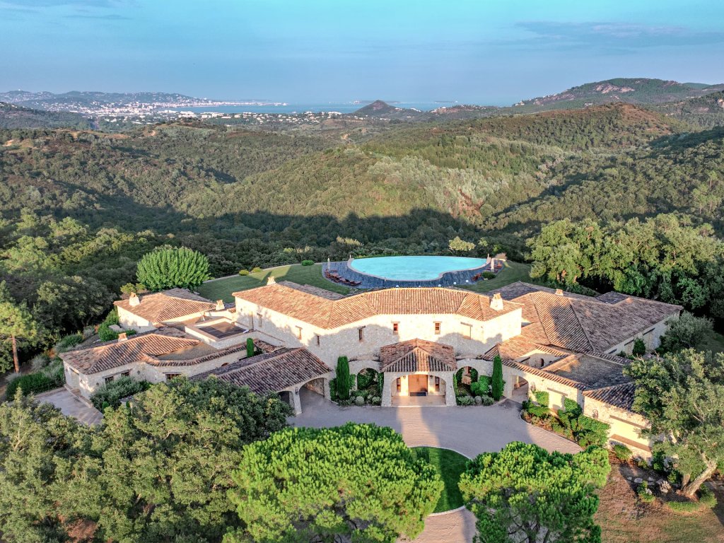 Villa for sale in Cannes — Grand Family Estate Cannes | Domaine des Oliviers Legacy Villa