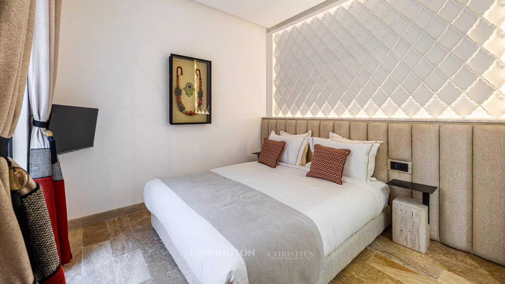 5 Bedroom Villa/Townhouse's Image 3