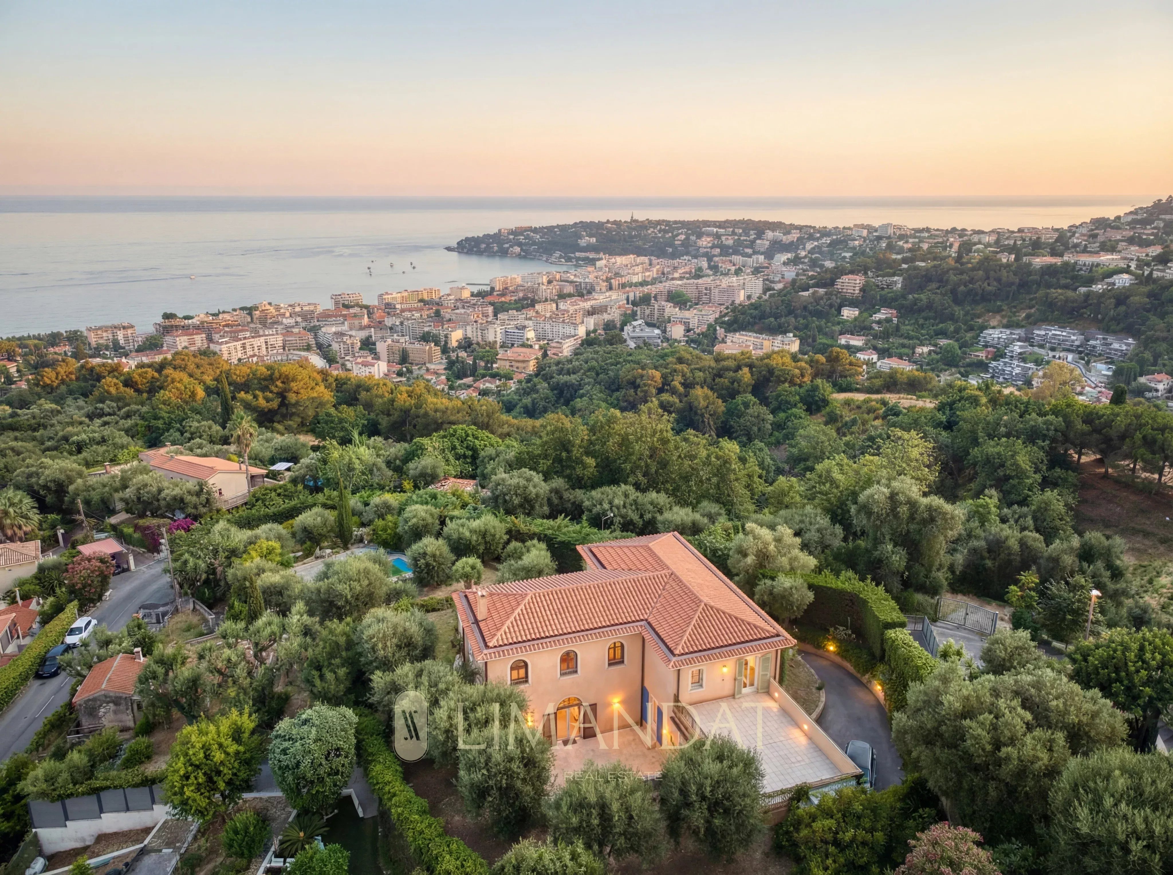 MENTON – VILLA SERRES DE LA MADONE PISCINE