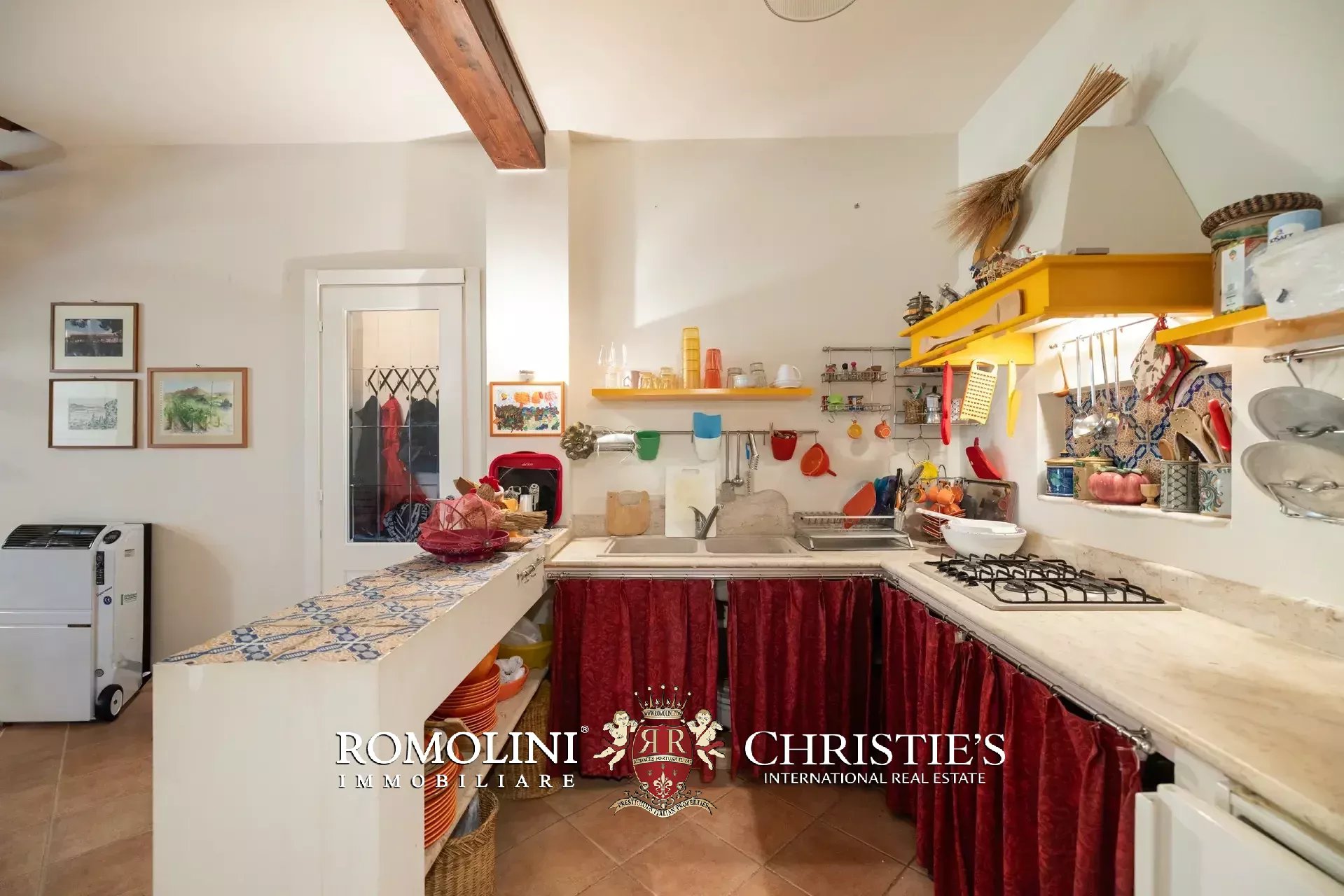 8 Bedroom Villa/Townhouse's Image 29