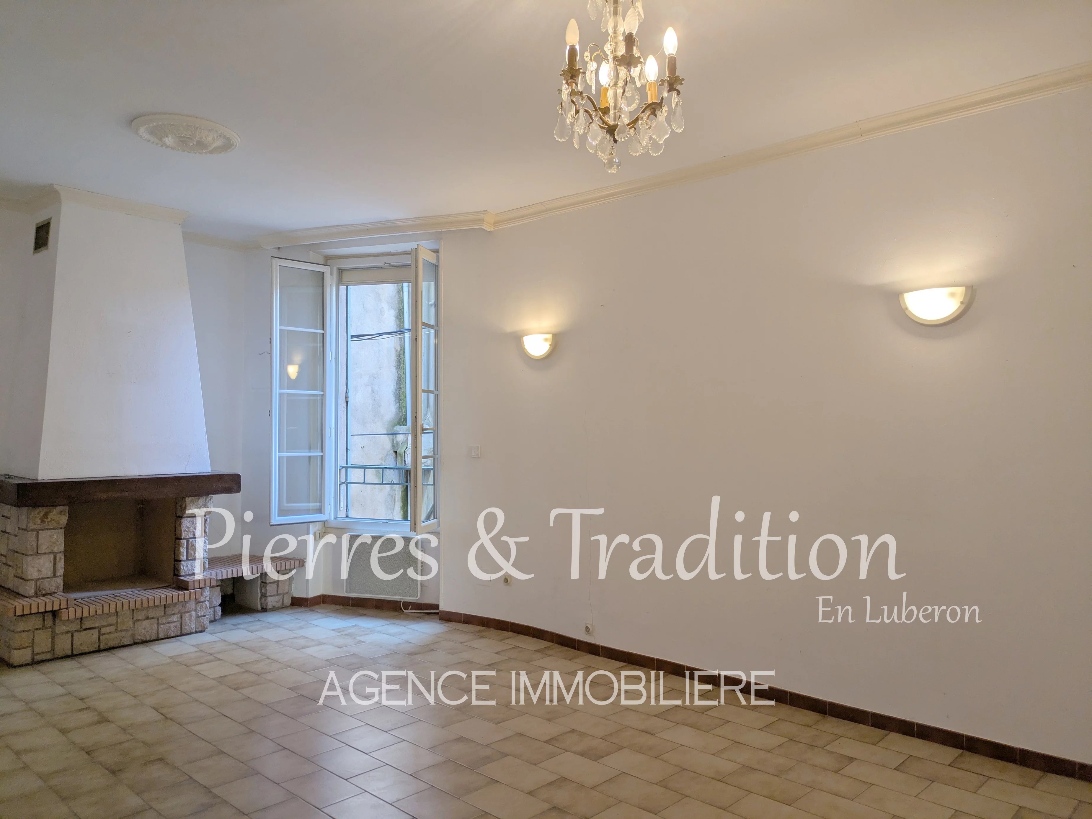 Apt, centre-ville, appartement T2 avec ascenseur.