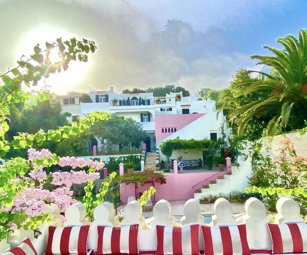 6 Bedroom Villa/Townhouse's Image 8