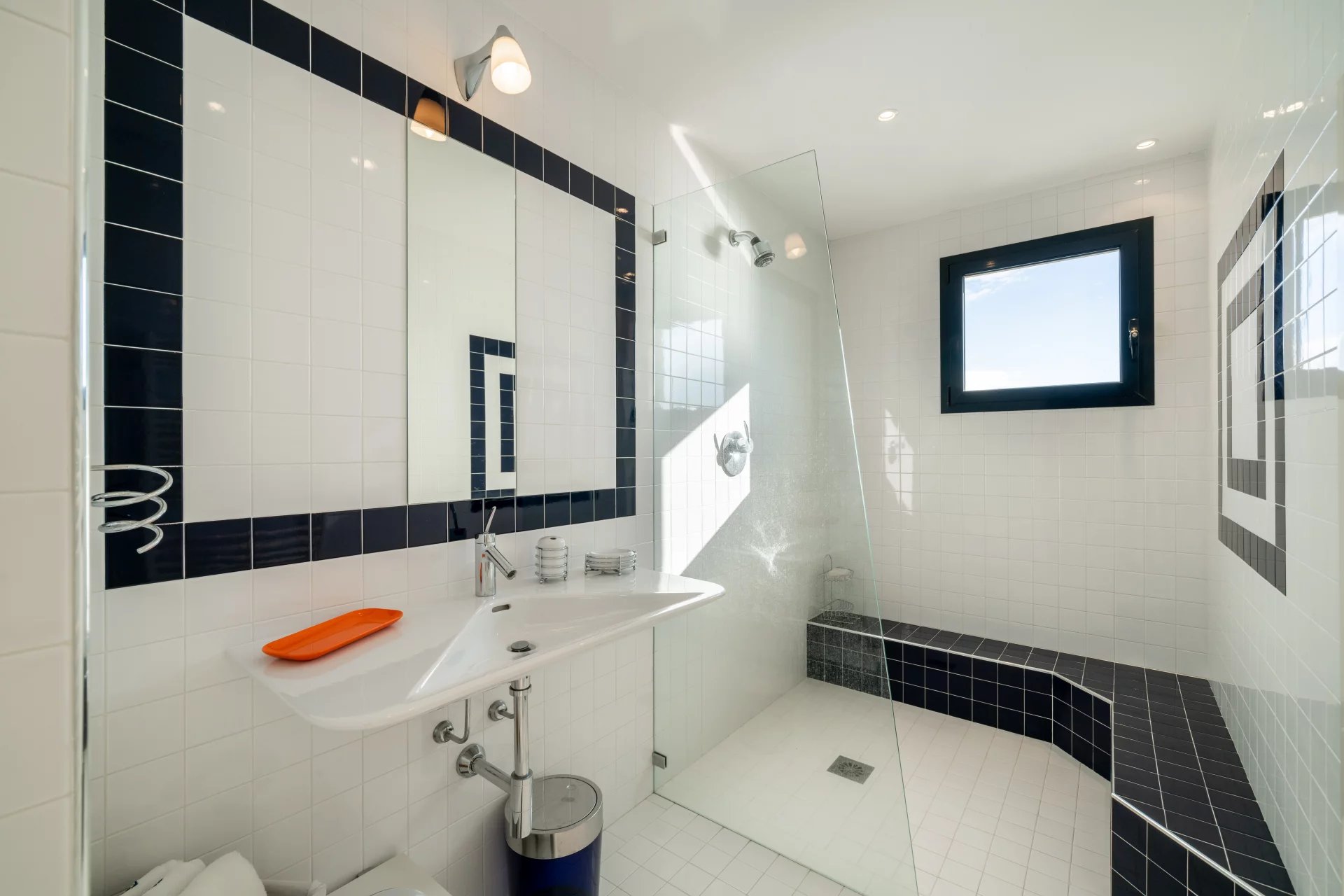 Exceptional Contemporary Villa with Panoramic Sea Views