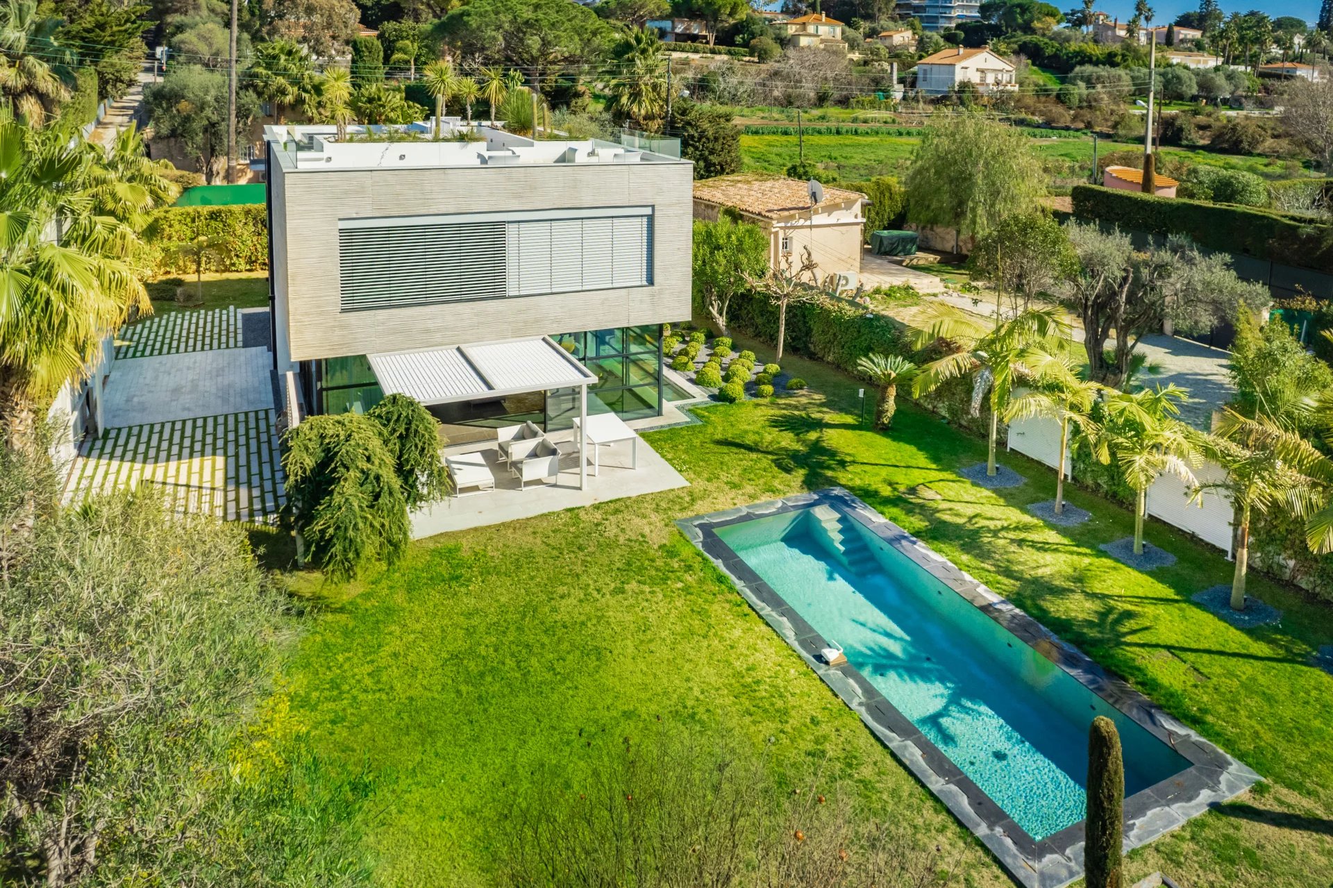 BEAUTIFUL NEW MODERN SEA VIEW VILLA