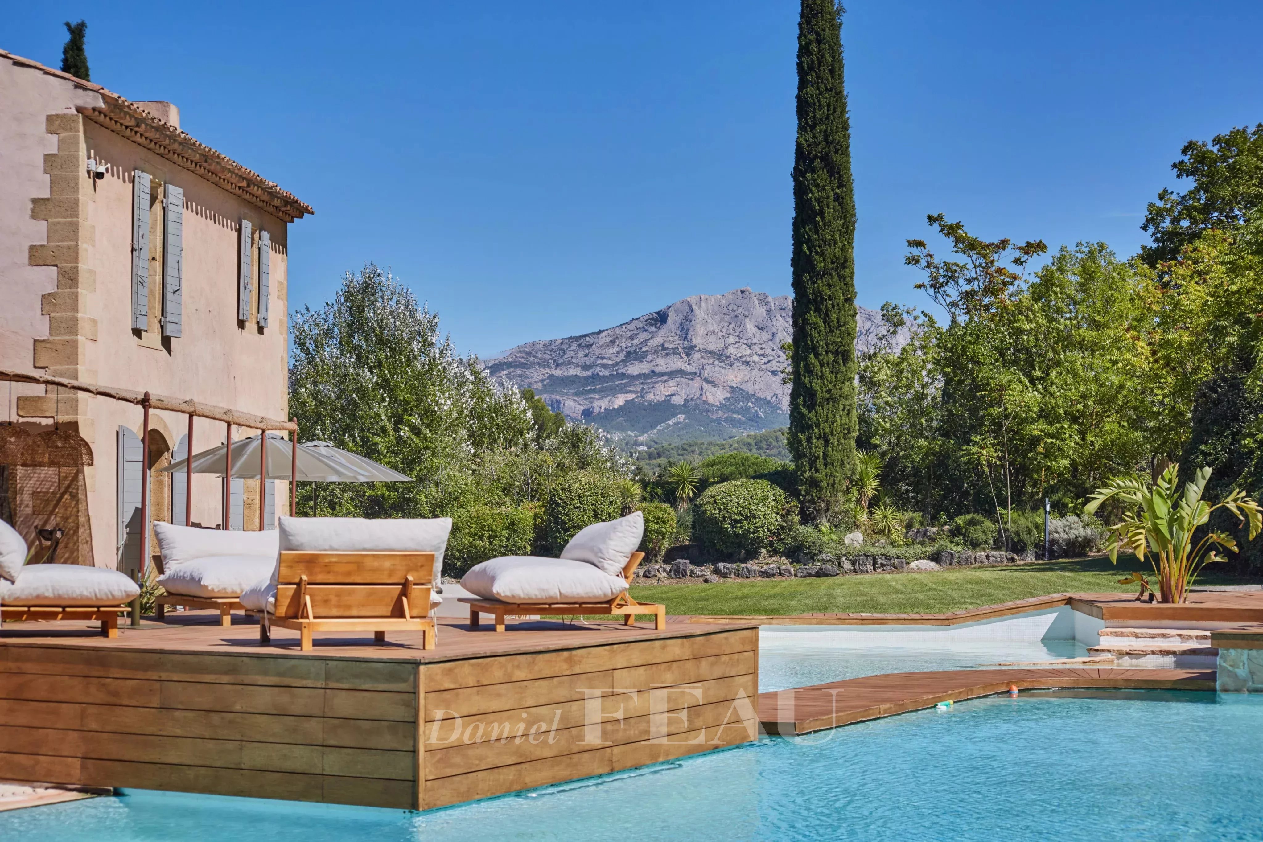 Aix en Provence - Propriété avec vue Sainte Victoire