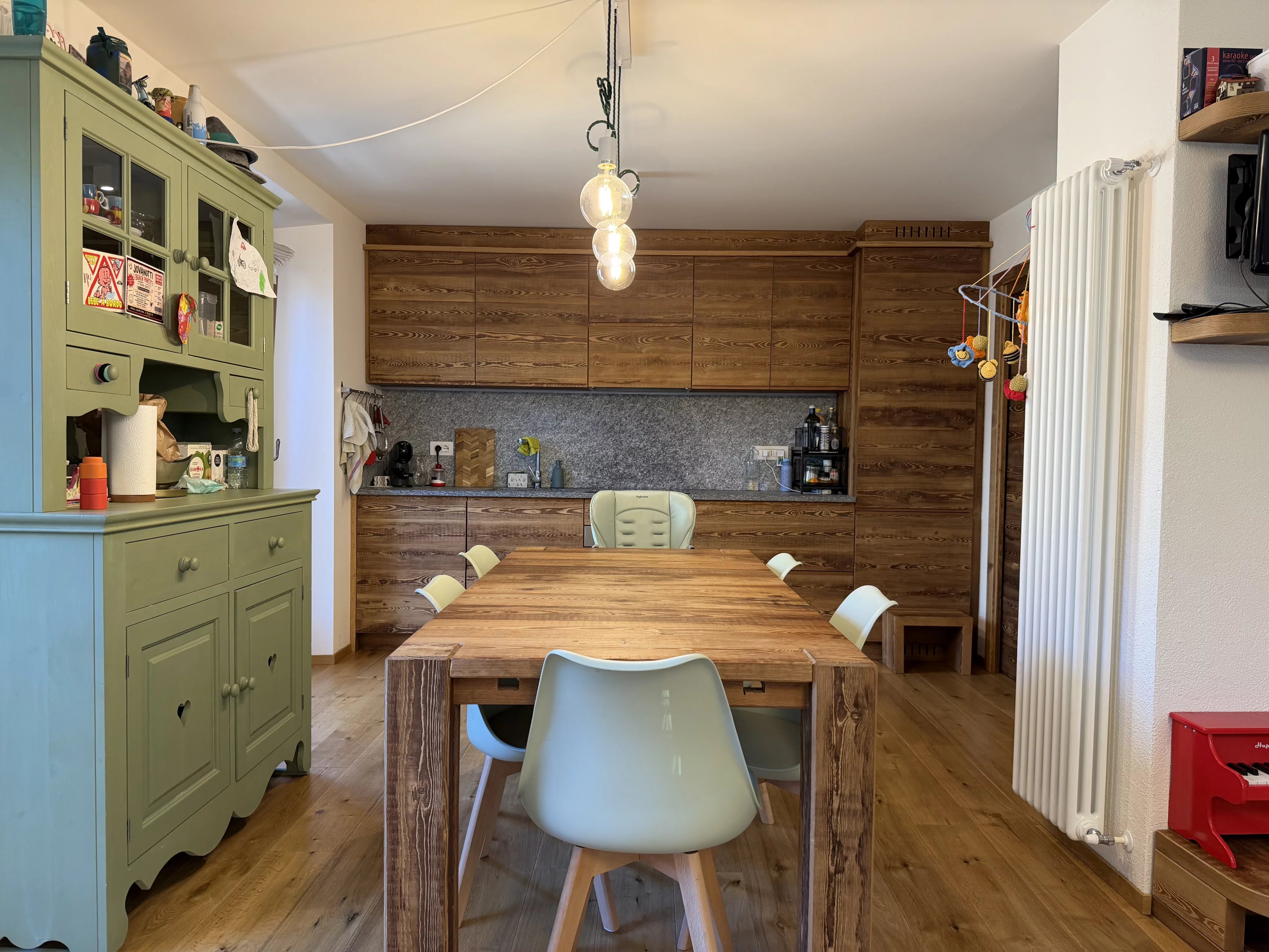 CHARMING FOUR-ROOM APARTMENT OVER TWO LEVELS WITH GARAGE — photo 5