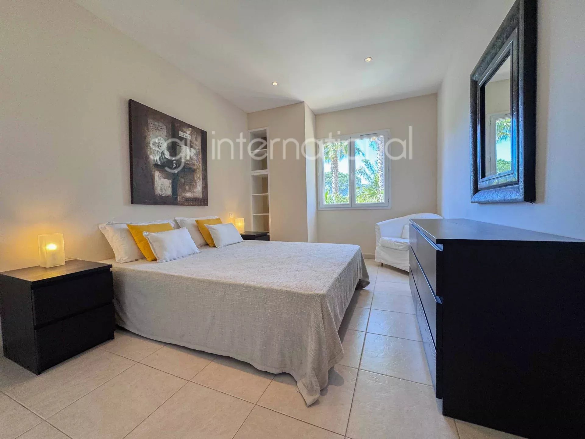 Sainte-Maxime: magnificent villa 1.5km from the town center.