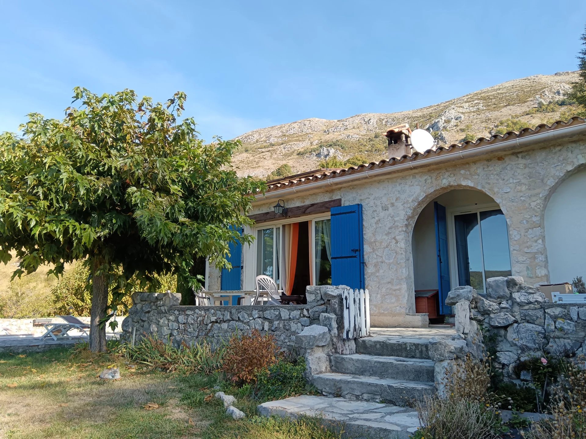 COURSEGOULES,  maison dans la nature, piscine